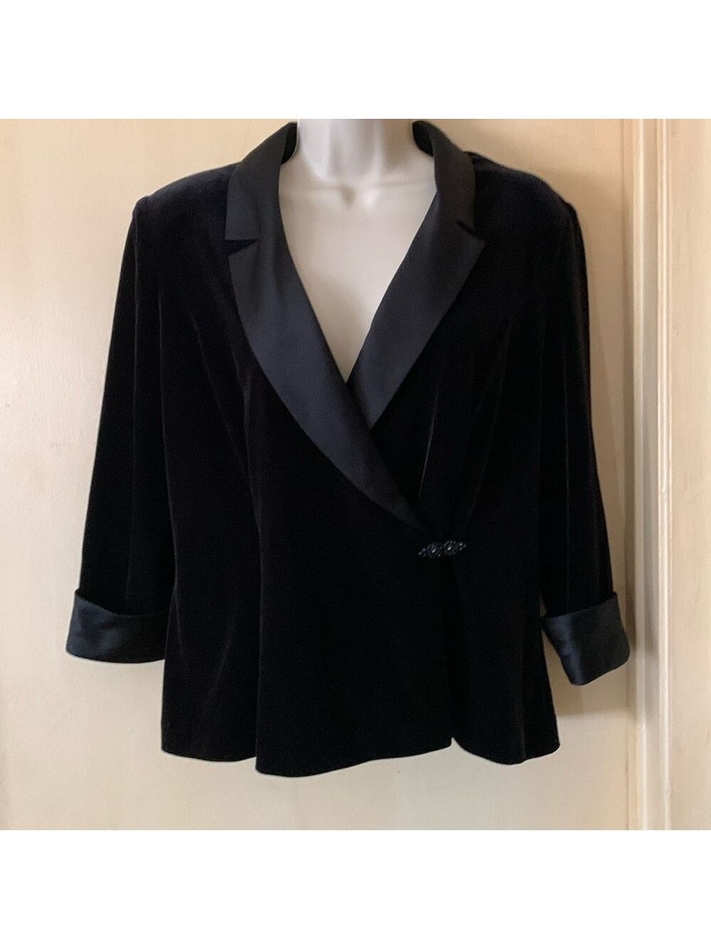 Alex Evenings petite black velvet jacket size L/P